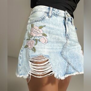 Hollister Denim Blue jean Shirt Size 1 25 Mini Ripped Distressed Short High Rise